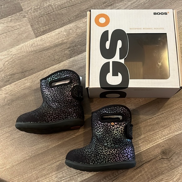 Bogs toddler 7M rainbow leopard boots - Picture 2 of 7